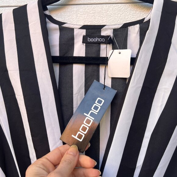 NWT- Boohoo Black and White Striped Ruffle Slit Leg Jumpsuit - Picture 6 of 9